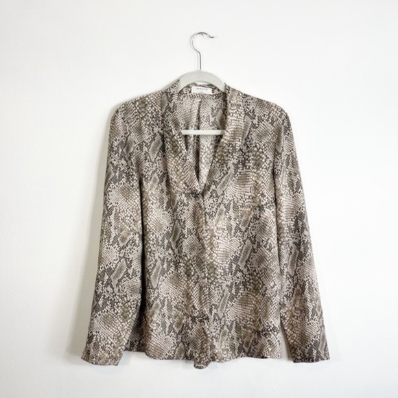 Aritzia Babaton Snakeskin Blouse Large - Picture 1 of 5